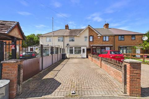 3 bed property, in Overton Road, £220,000