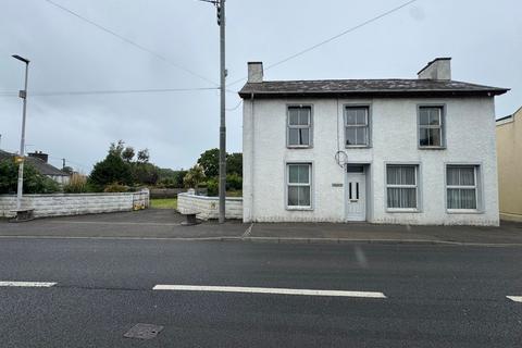 4 bed property, in Bridge Street, £225,000