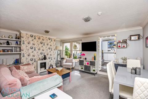 1 bed property, in Lansdowne Street, £300,000