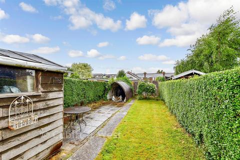 3 bed property, in Main Road, £350,000
