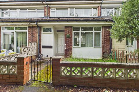 3 bed property, in Monkton Hall, £99,950