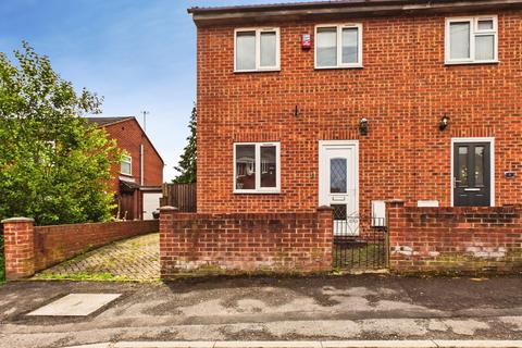 3 bed property, in Stratford Street, £175,000