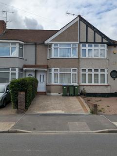 2 bed property, in Parkside Avenue, £329,000