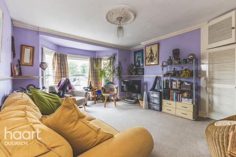 1 bed property, in Rosendale Road, £280,000