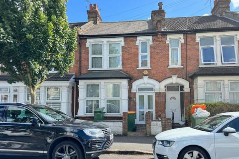 3 bed property, in 64 Chesterford Road, £270,000