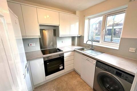 1 bed property, in 1 Bedroom Flat – Crosskeys Close, £210,000