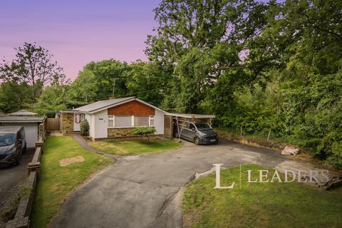 3 bed property, in Horsham Road, £650,000