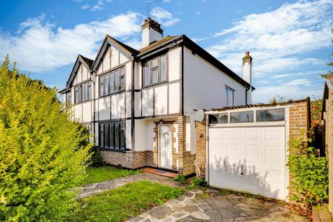 3 bed property, in Rutland Gardens, £575,000