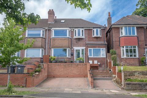 4 bed property, in West Avenue, £395,000