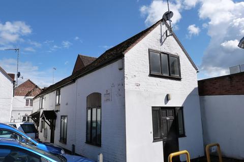 1 bed property, in The Old Saddlery, £169,950