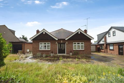 5 bed property, in Lodge Lane, £600,000