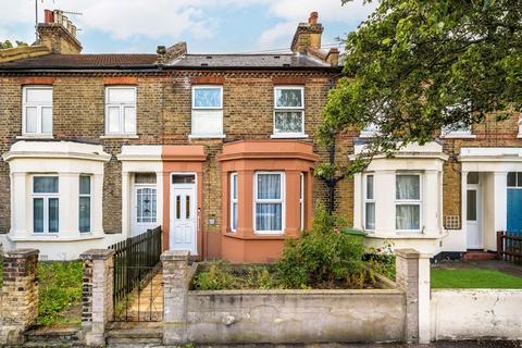 3 bed property, in Eglinton Road, £450,000