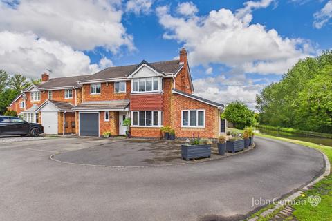 4 bed property, in Kingsmead, £395,000