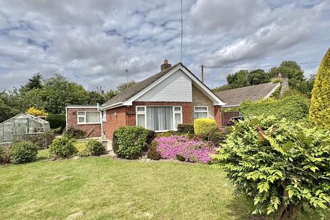 2 bed property, in Town Drove, £215,000