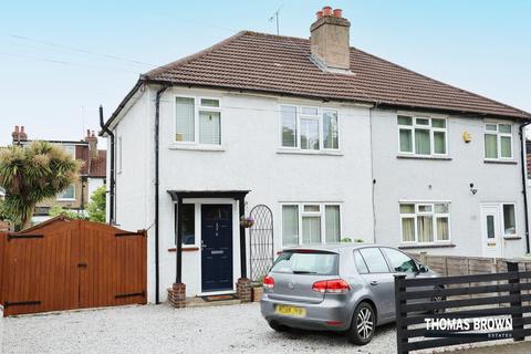 3 bed property, in Goodmead Road, £495,000