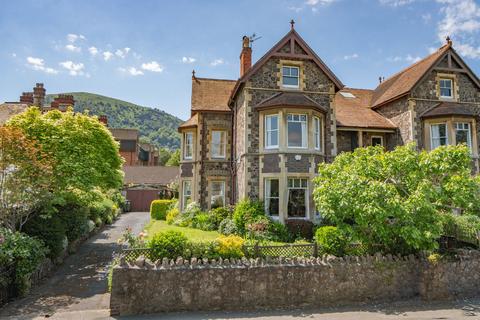 6 bed property, in Albert Park Road, £675,000