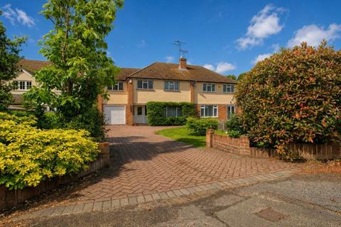 4 bed property, in Nine Mile Ride, £600,000