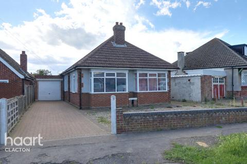 1 bed property, in Union Road, £250,000