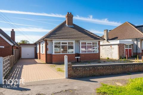 1 bed property, in Union Road, £220,000