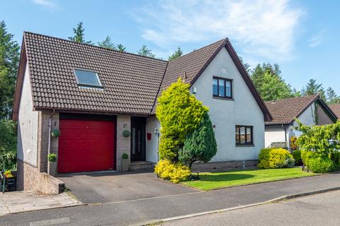 3 bed property, in Redhills View, £375,000