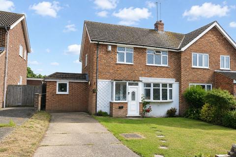 4 bed property, in Mallings Drive, £550,000
