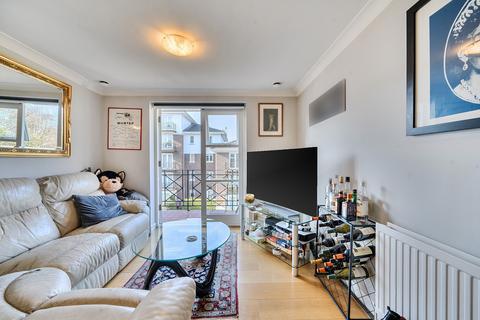 2 bed property, in Brompton Park Crescent, £475,000
