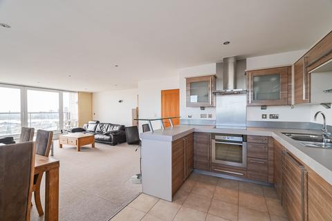 2 bed property, in Coral Apartments, £450,000