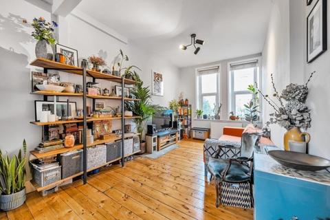 2 bed property, in Park Parade, £300,000