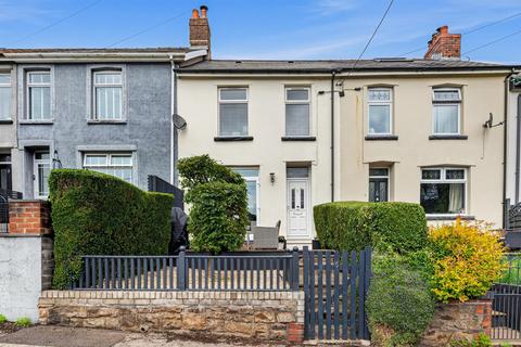 3 bed property, in West View Terrace, £185,000