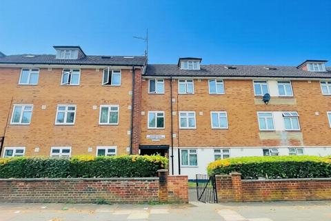 2 bed property, in 78 -80 Horsenden Lane North, £185,000