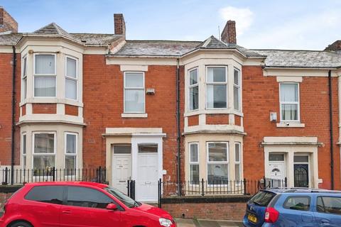 1 bed property, in Ellesmere Road, £50,000