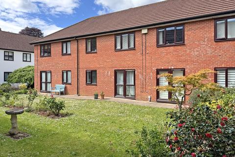 1 bed property, in Temple Street, £90,000