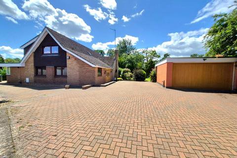 4 bed property, in Overstone Road, £650,000