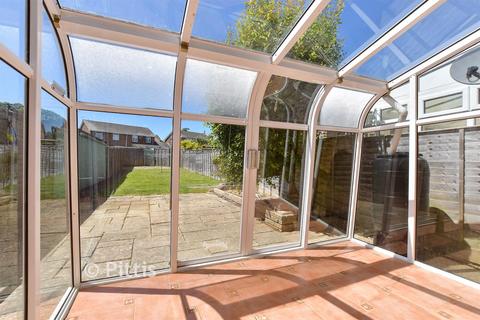 3 bed property, in Moor View, £190,000