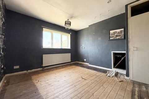 1 bed property, in Ross Close, £110,000
