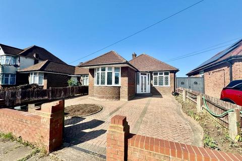 3 bed property, in Clevedon Road, £425,000