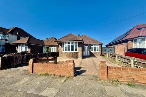 3 bed property, in Clevedon Road, £425,000