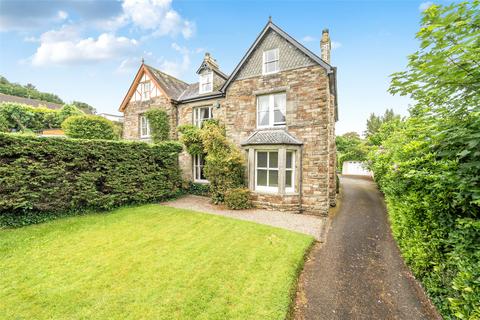 6 bed property, in St. Nicholas Street, £625,000
