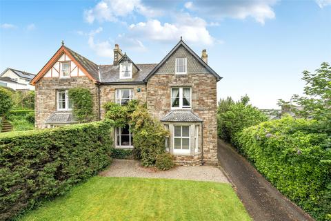 6 bed property, in St. Nicholas Street, £625,000