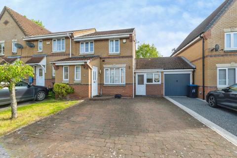 3 bed property, in Lancelot Close, £130,000