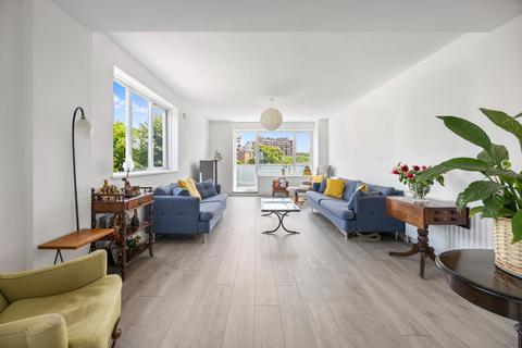 2 bed property, in 11-17 Fairfax Road, £850,000