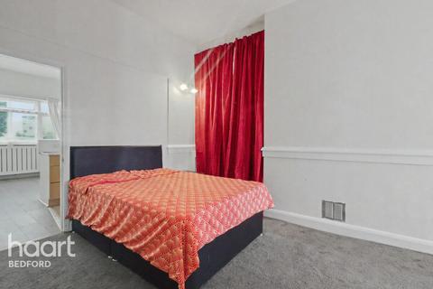 10 bed property, in Chaucer Road, £650,000
