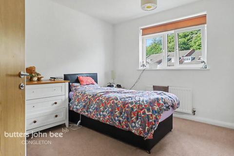 2 bed property, in Mill Green, £110,000