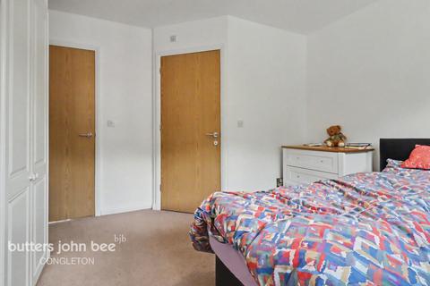 2 bed property, in Mill Green, £110,000
