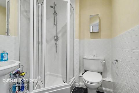 2 bed property, in Mill Green, £110,000
