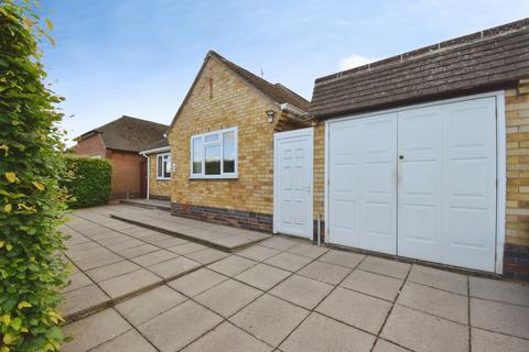 2 bed property, in Ambergate Drive, £325,000