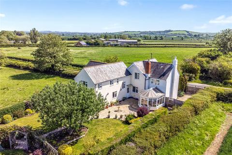 4 bed property, in Darlingscott, £895,000