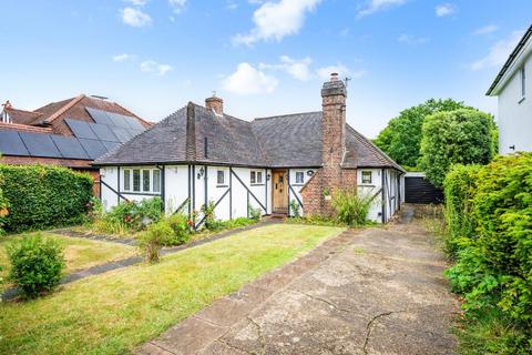 3 bed property, in Lywood Close, £800,000