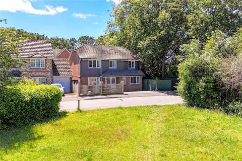 4 bed property, in Doe Copse Way, £599,950