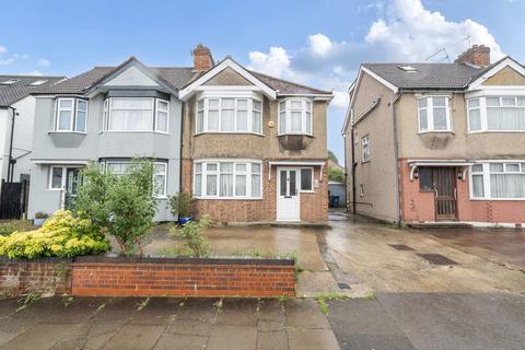 3 bed property, in Arundel Drive, £525,000